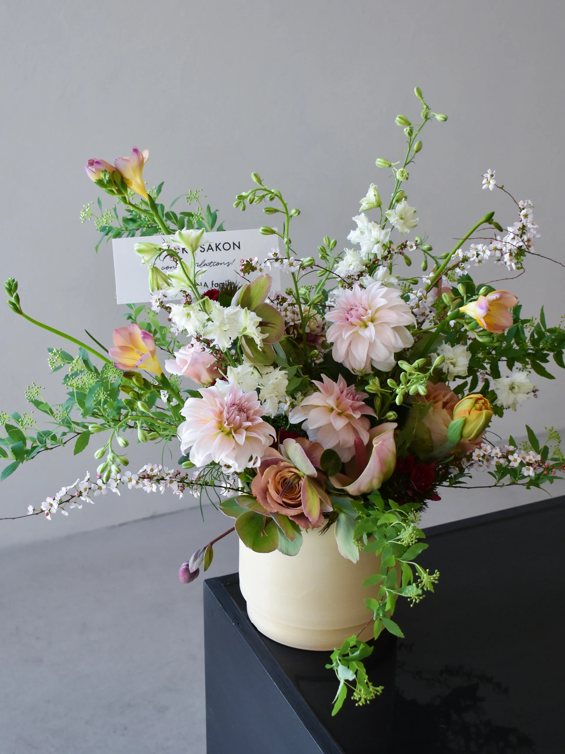 Arrangement - L